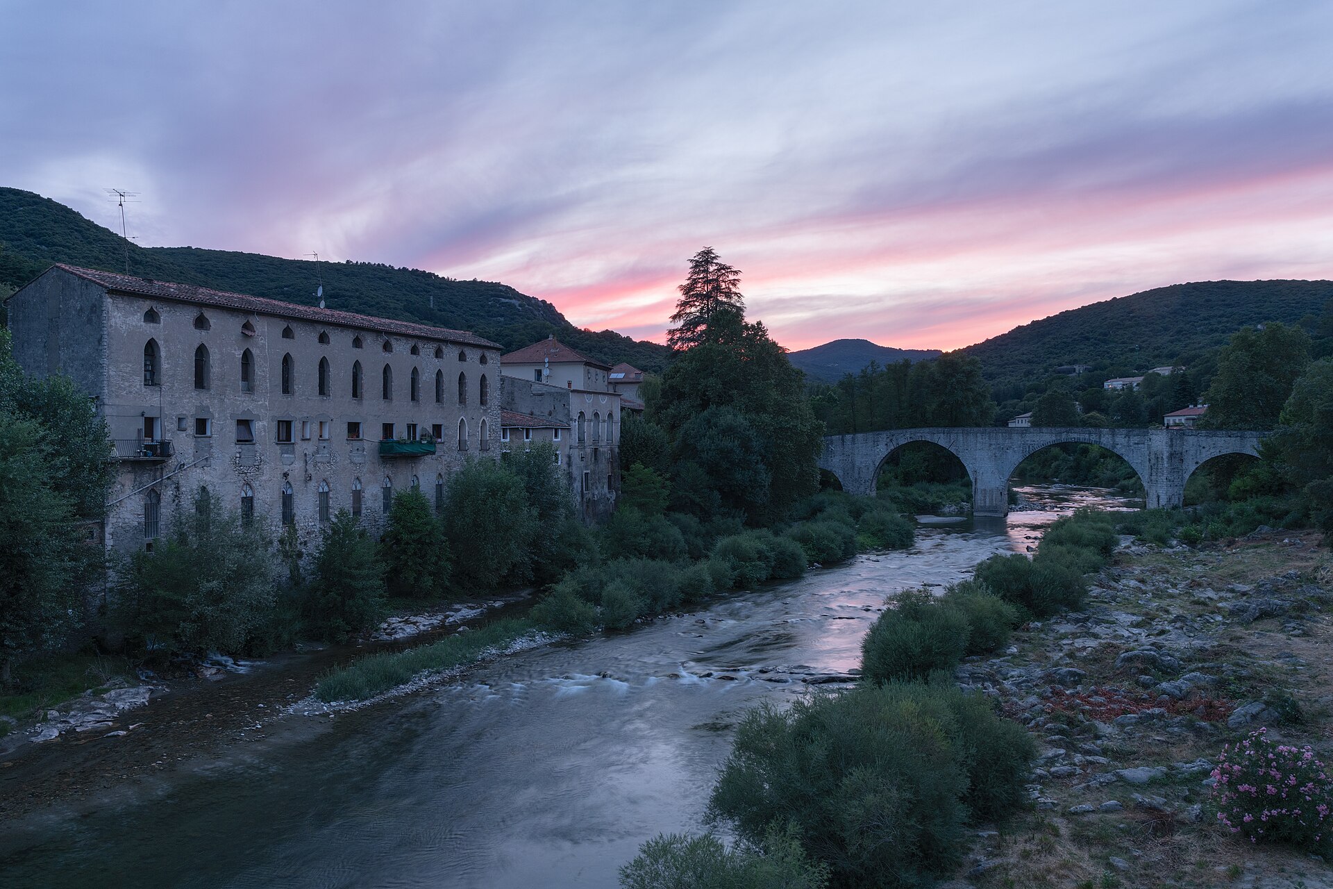 Crépuscule sur l'Hérault au vieux pont de Ganges